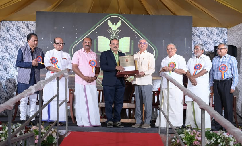 𝐌𝐆𝐌 𝐆𝐮𝐫𝐮𝐫𝐚𝐭𝐧𝐚𝐦 𝐀𝐰𝐚𝐫𝐝 𝐭𝐨 𝐏𝐫𝐨𝐟. 𝐁.𝐒. 𝐌𝐚𝐧𝐨𝐣