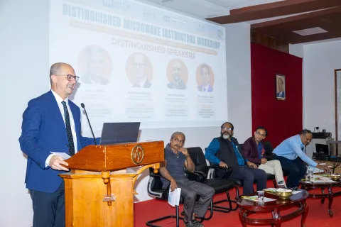 DISTINGUISHED MICROWAVE INSTRUCTORS WORKSHOP