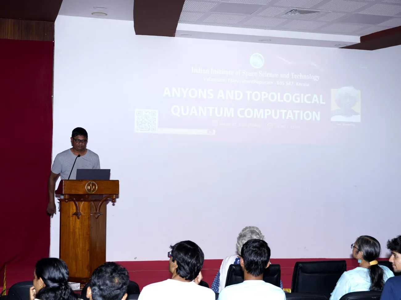 Anyons and Topological Quantum Computation