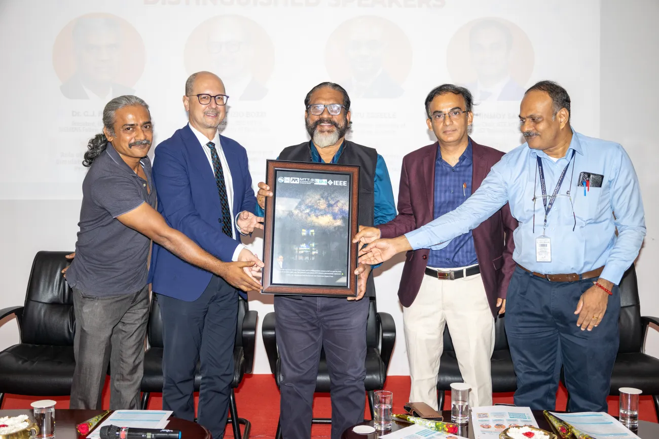 DISTINGUISHED MICROWAVE INSTRUCTORS WORKSHOP